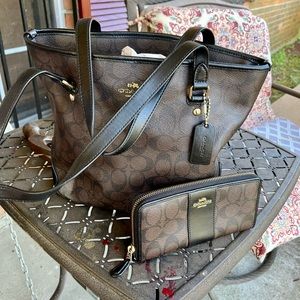 Like New!!! Coach Large Set